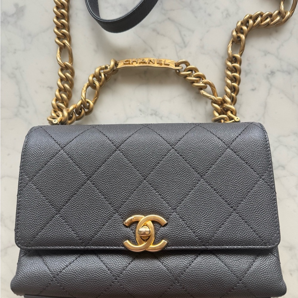 CHANEL Shoulder Bag leather Grained calfskin Gray